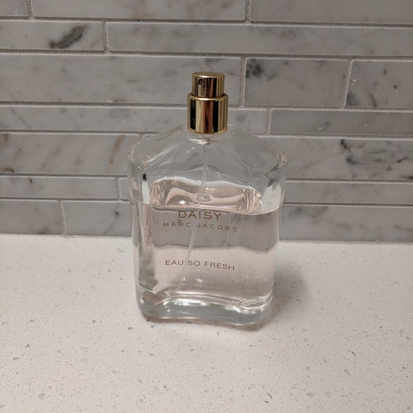 Marc Jacobs Daisy Eau So Fresh Perfume - Picture 4 of 4